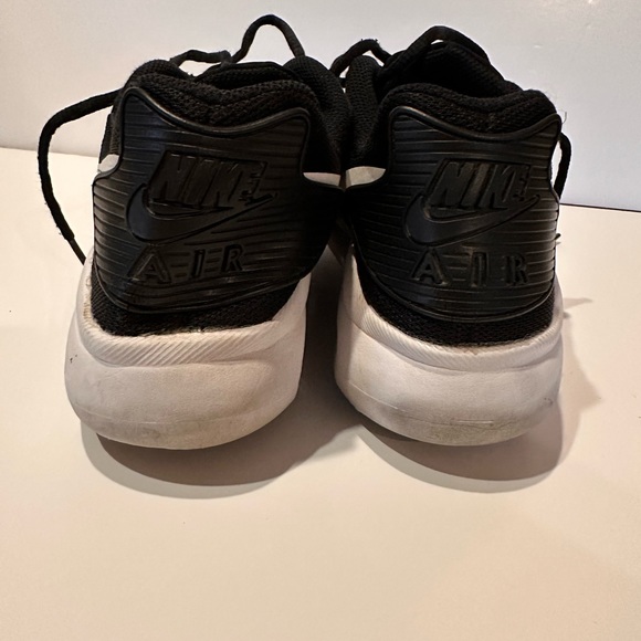 Black Nike Air - Women’s Size 10 - EUC - Picture 5 of 6